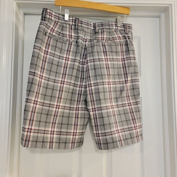 Izod Golf 🏌️♂️ Plaid Shorts Size 34 EUC - Picture 2 of 4